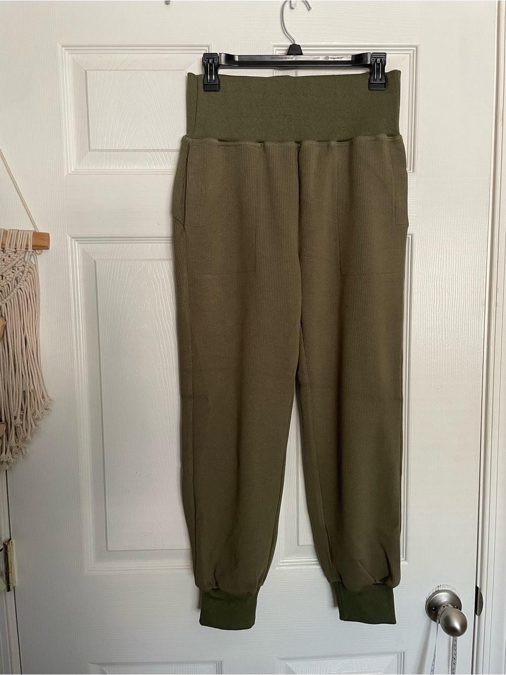 White Birch Women’s size Medium Olive Green High-Waist Knit Joggers